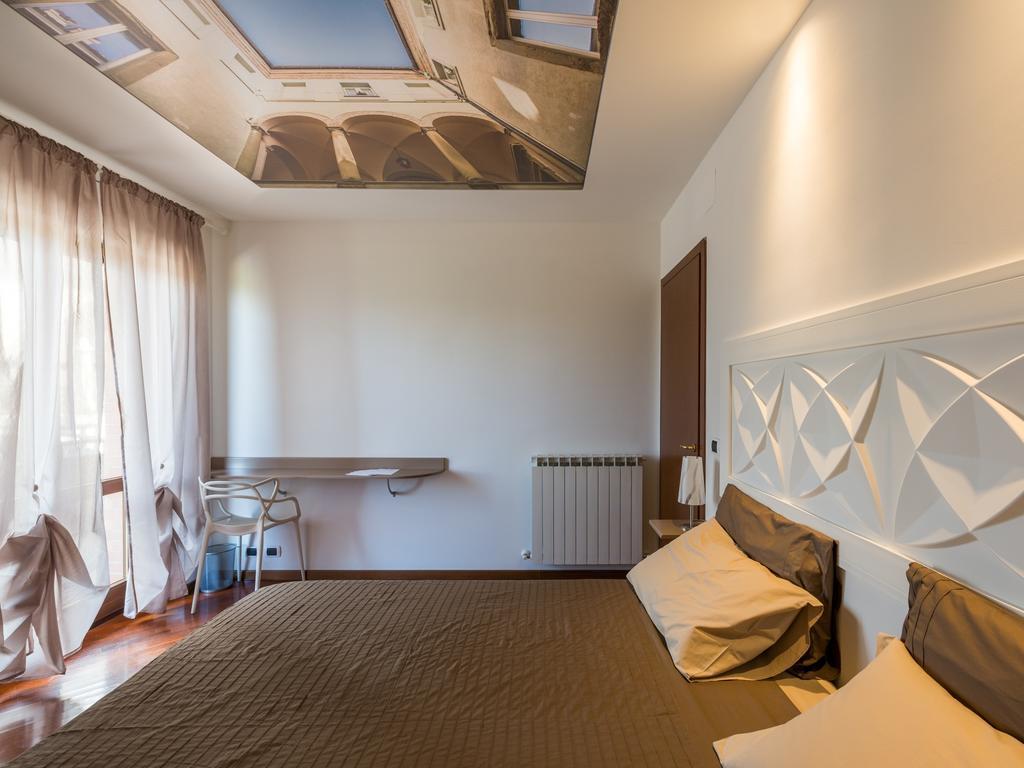 Alla Scoperta Delle Marche Camerino Pokoj fotografie
